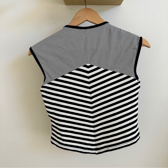 Gianfranco Ferre - black and white striped v neck top - Picture 4 of 6